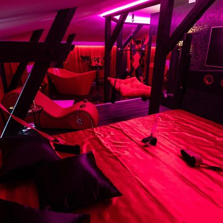 Red Palace Apartament Bdsm Bydgoszcz Kültér fotó