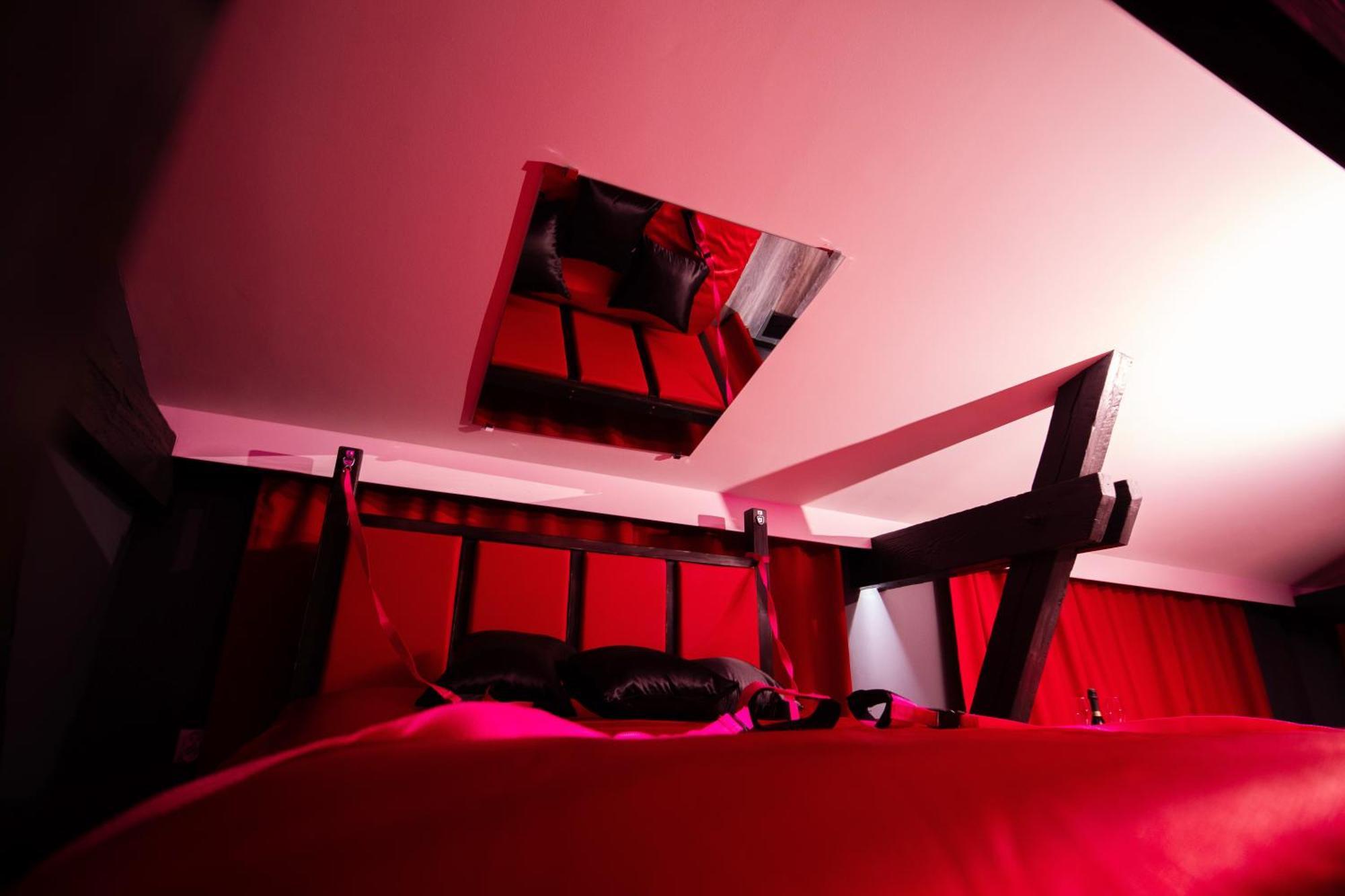 Red Palace Apartament Bdsm Bydgoszcz Kültér fotó