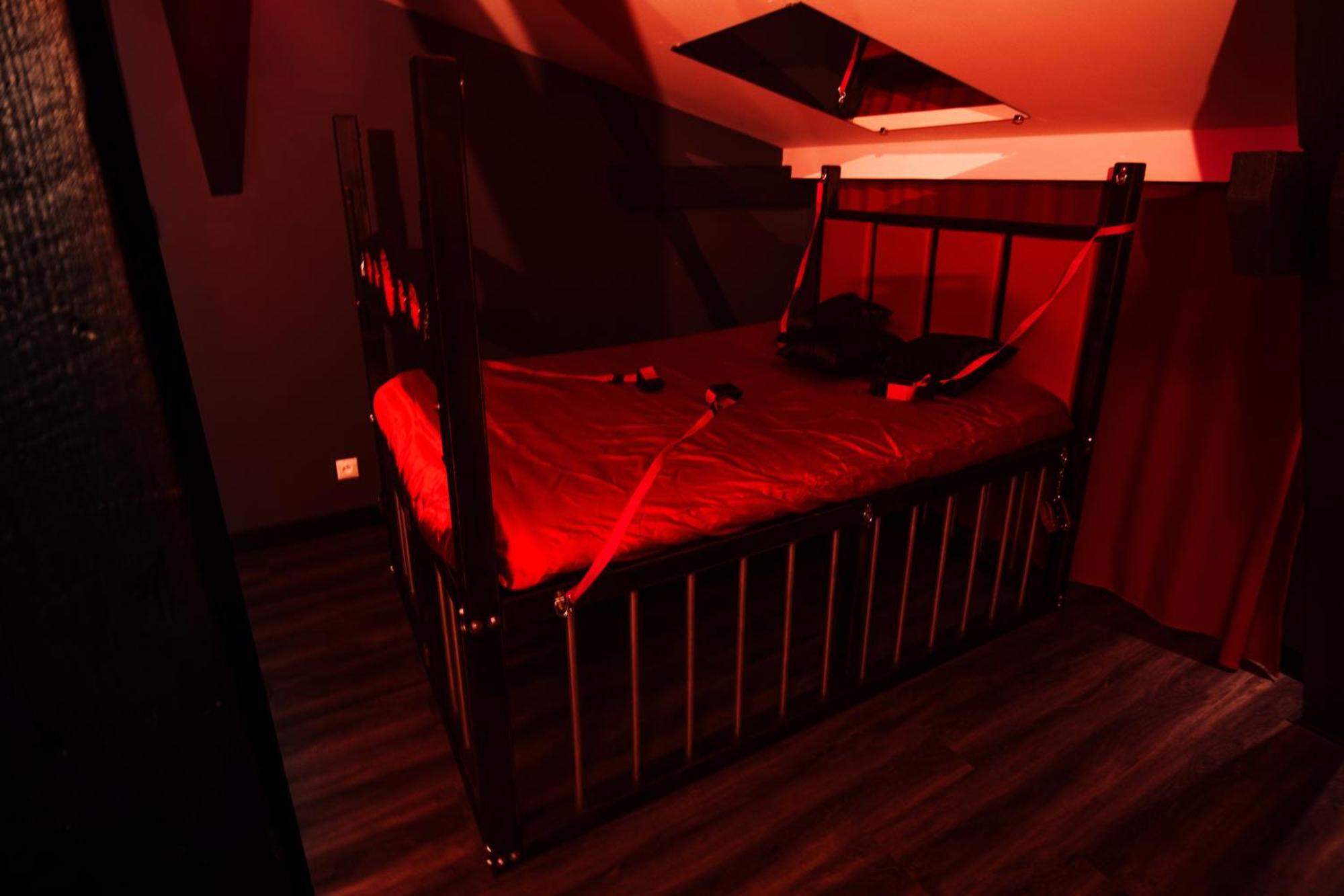 Red Palace Apartament Bdsm Bydgoszcz Kültér fotó